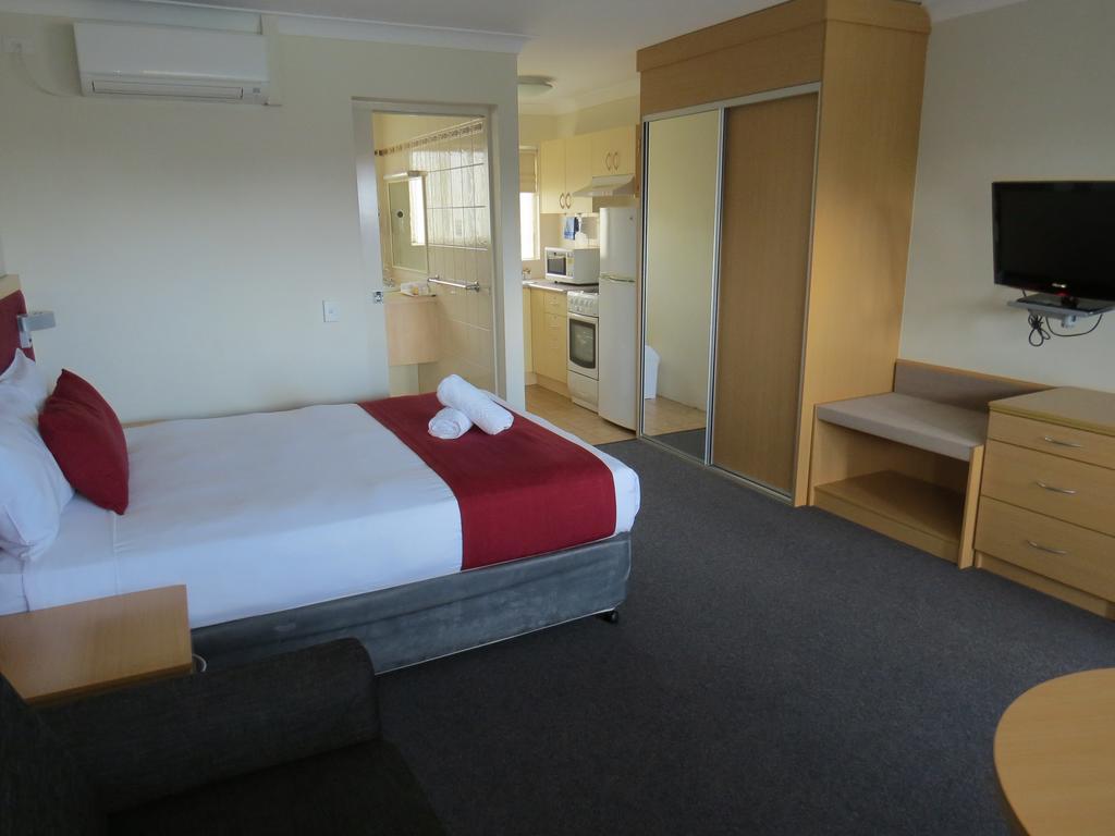 George Bass Motor Inn Nowra Room photo